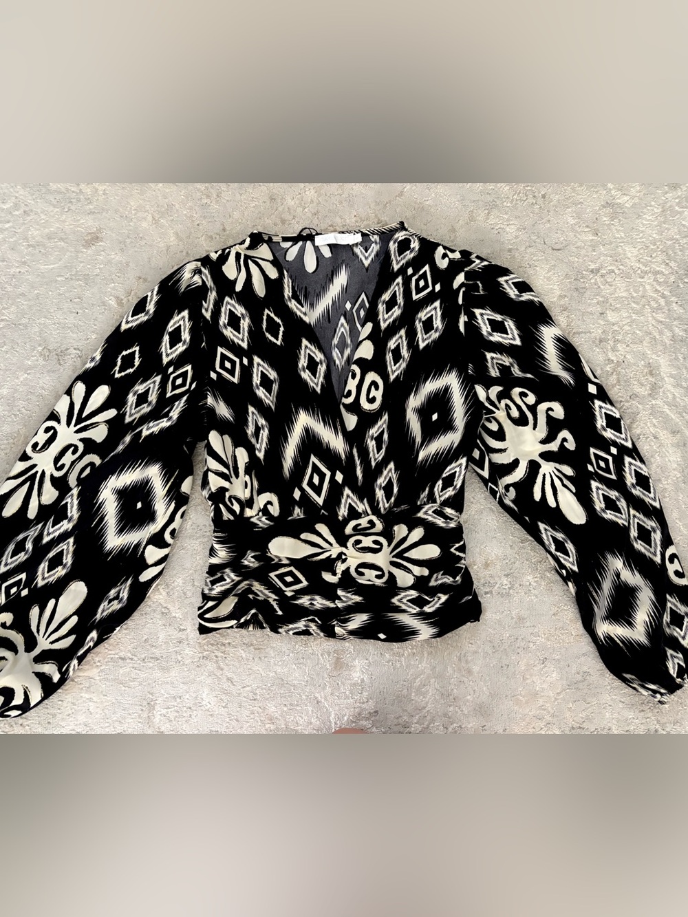 NWT❗️ Black, Cream & Gold Printed Wrap Blouse